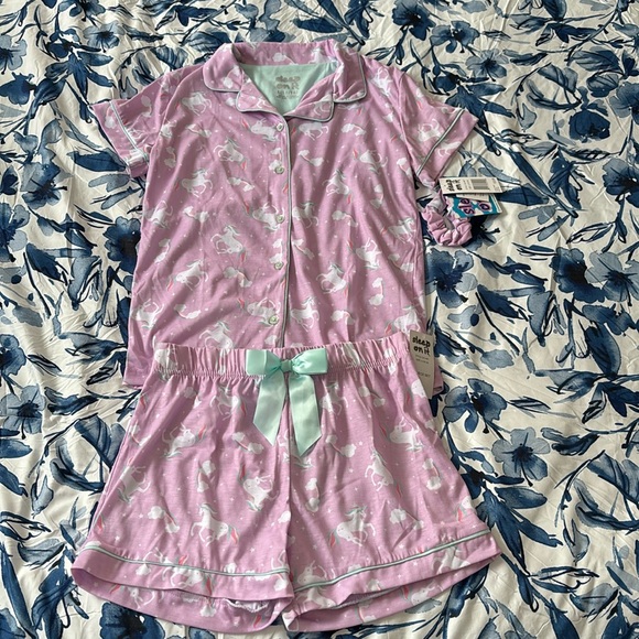 NWT Unicorn pajama set w scrunchie - Picture 1 of 5